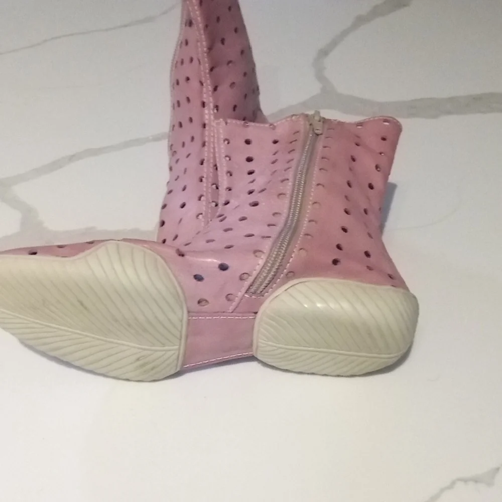 Pink Perforated Patagonia Leather Ankle Booties | Zipper Moto Comfort Flats Sz 6